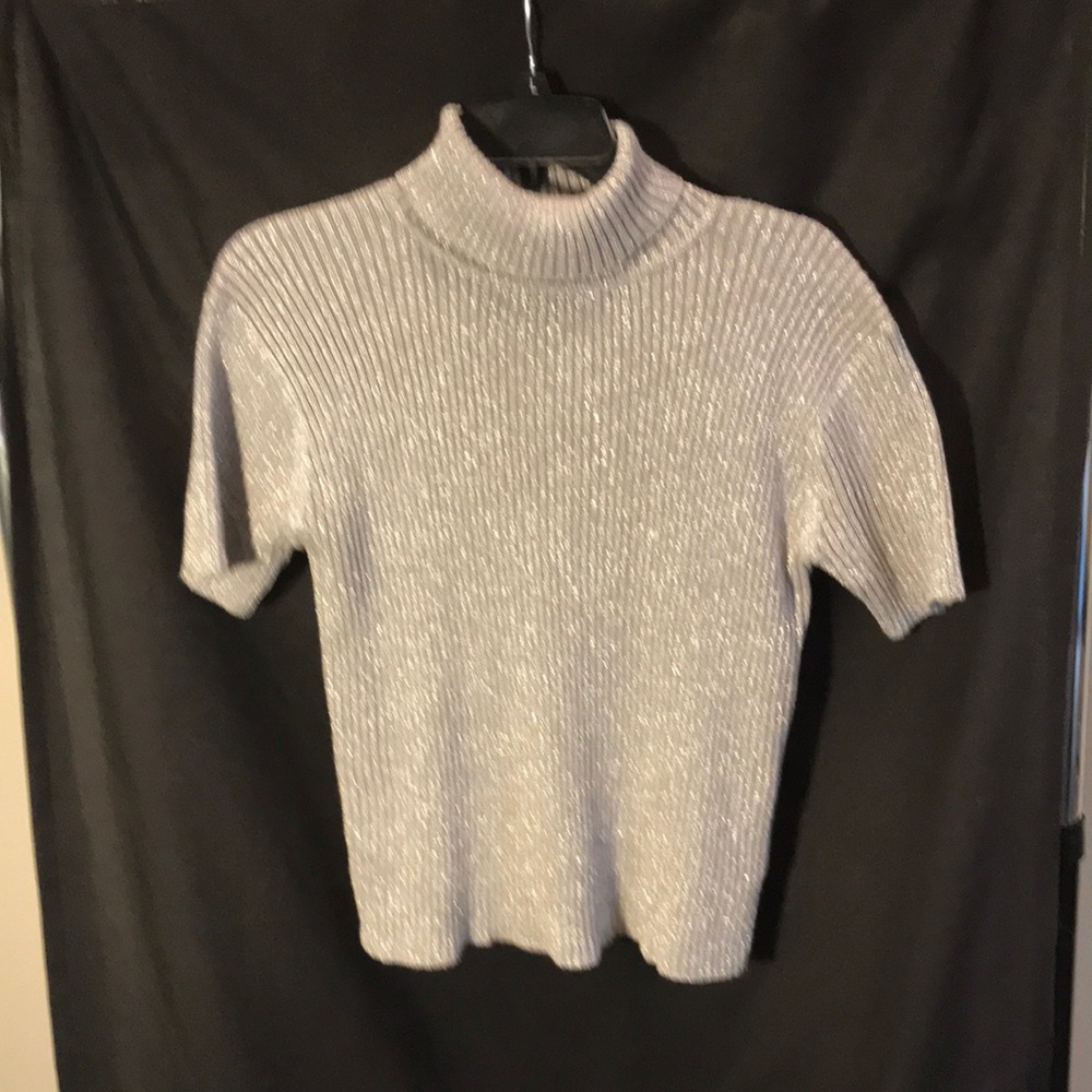 Paris Sports Club ladies size L silver short sleeved pullover